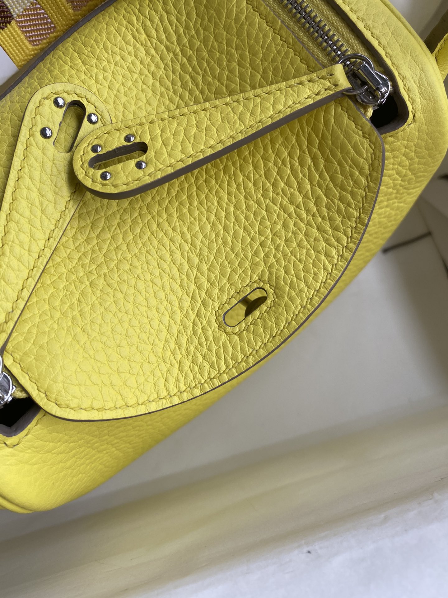 Hermes Mini Lindy 19cm Handbag Shoulder Bag In Lemon Yellow Clemence Leather